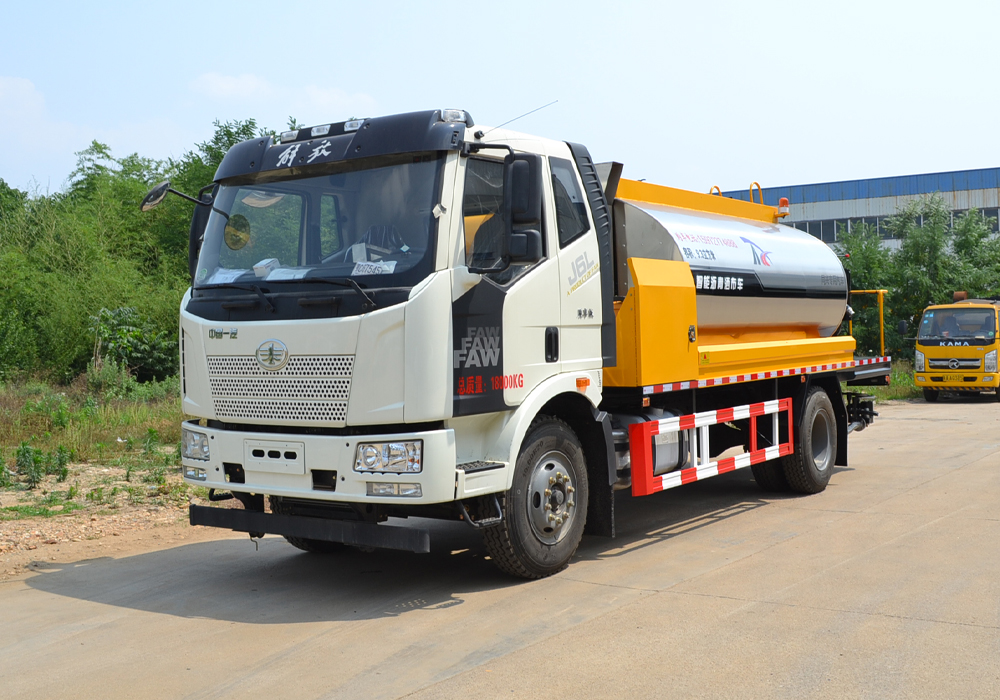 9方解放J6L智能瀝青灑布車