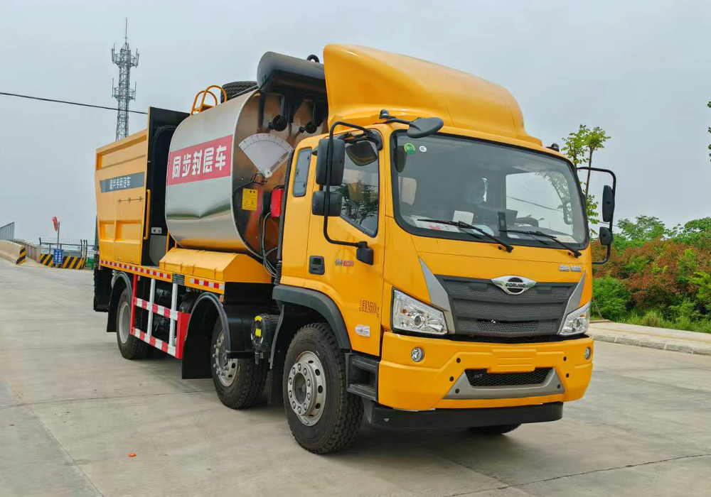 福田瑞沃小三軸（6+8）同步碎石封層車(chē)